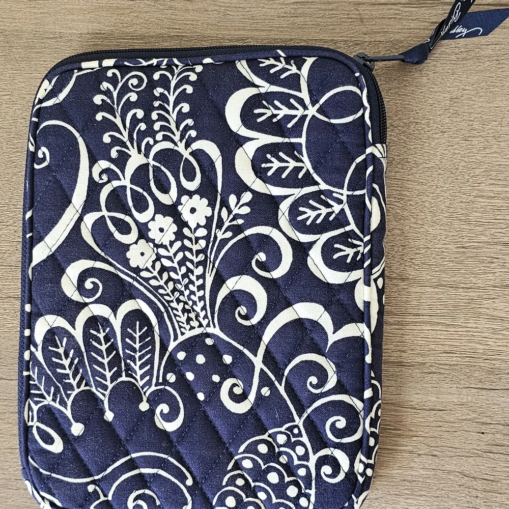 Vera Bradley Twirly Birds Navy Blue & White Quilted Sleeve E-Reader Small Tablet